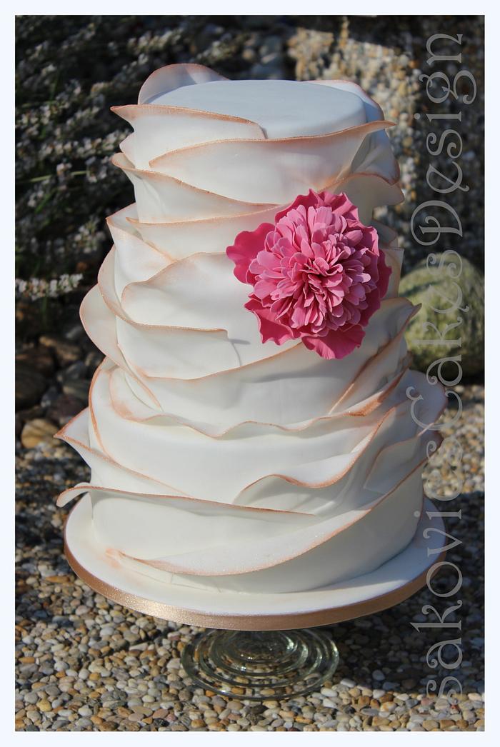 ruffle wedding cake with golden line and fluffy peony