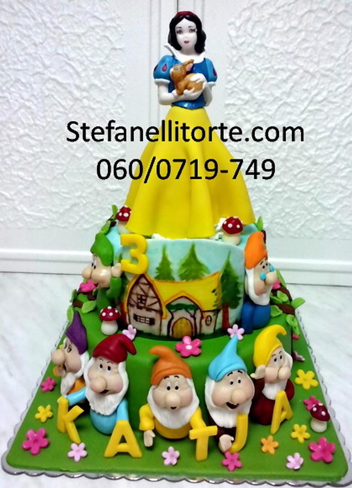 snow white and seven dwarfs cake