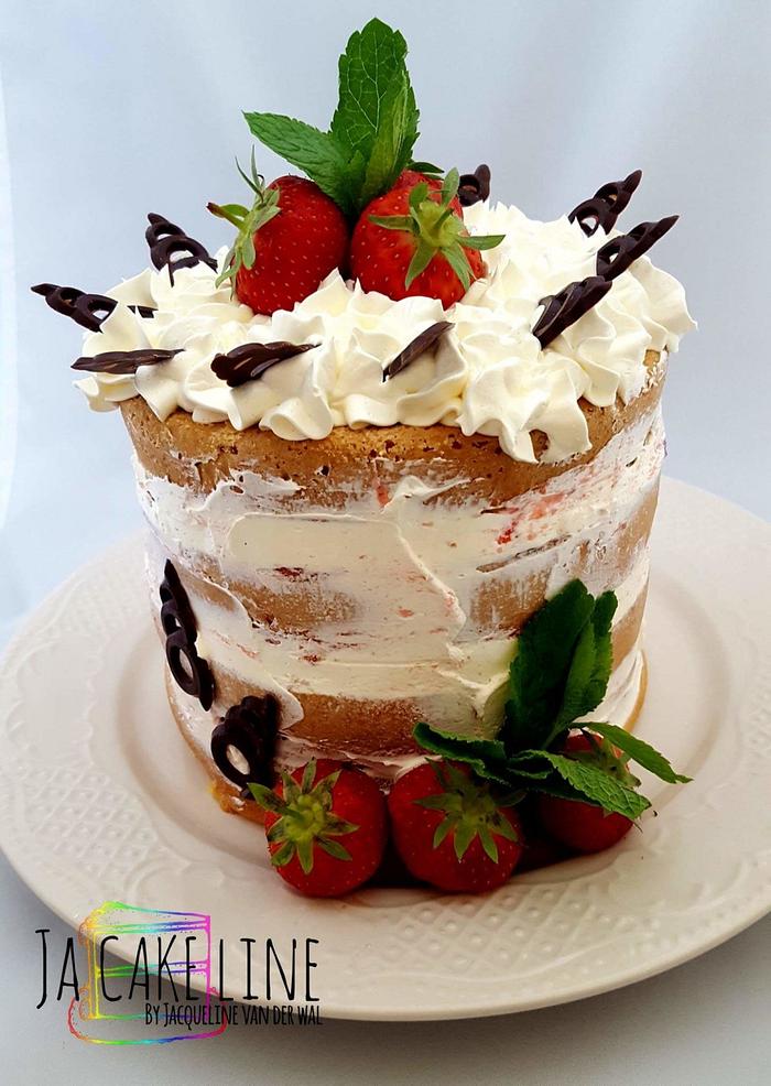 Naked Cake with strawberries