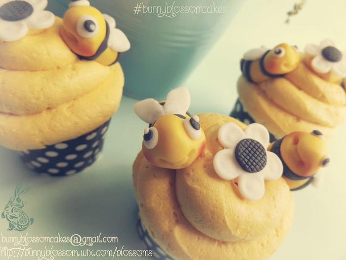Buzzing Bee cupcake