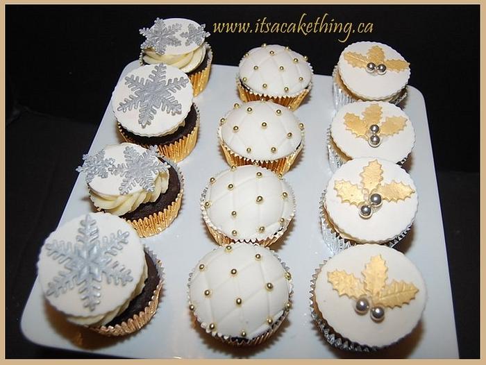 Gold/Silver Christmas themed cupcakes 
