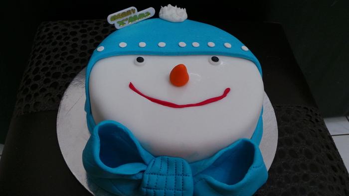 Snowman face cake