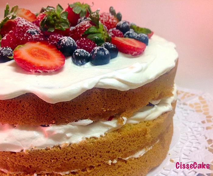 Naked cake with red fruits
