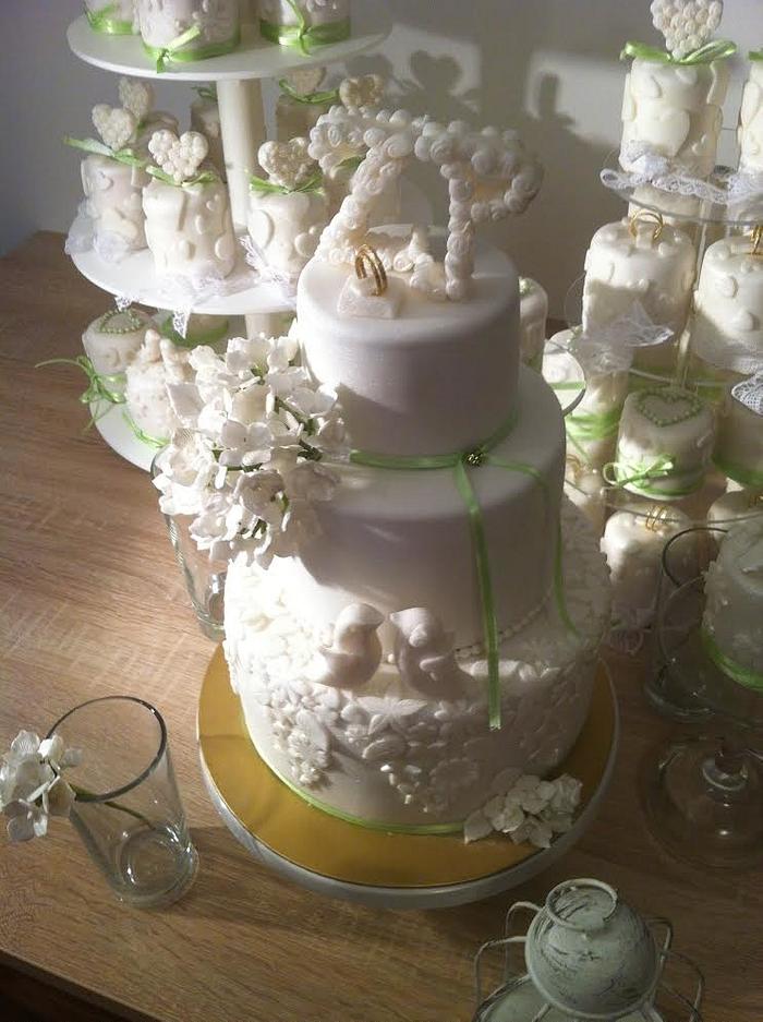 Wedding cake with minicakes