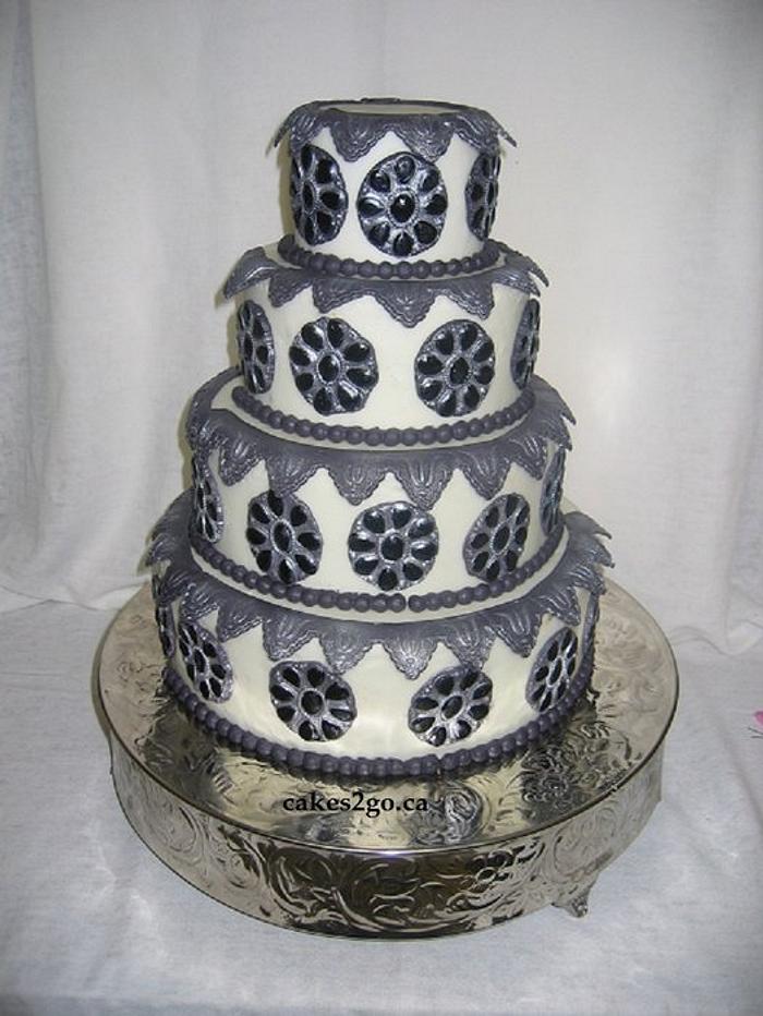 Brooch Silver and Black Wedding Cake  