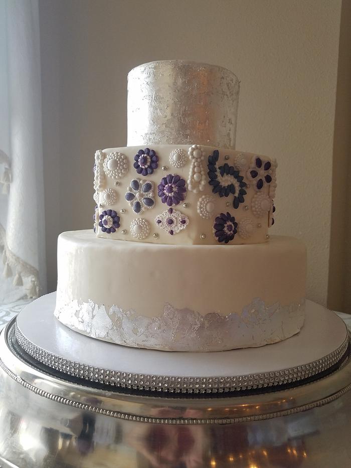 Brooches and Bling wedding cake