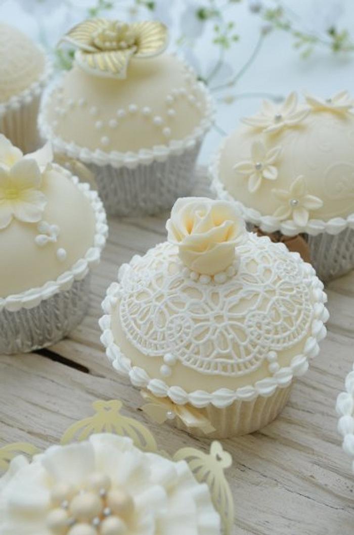  White and Ivory Wedding Cupcakes