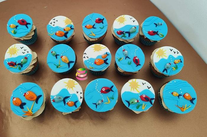 Fishes and sea cup cake 