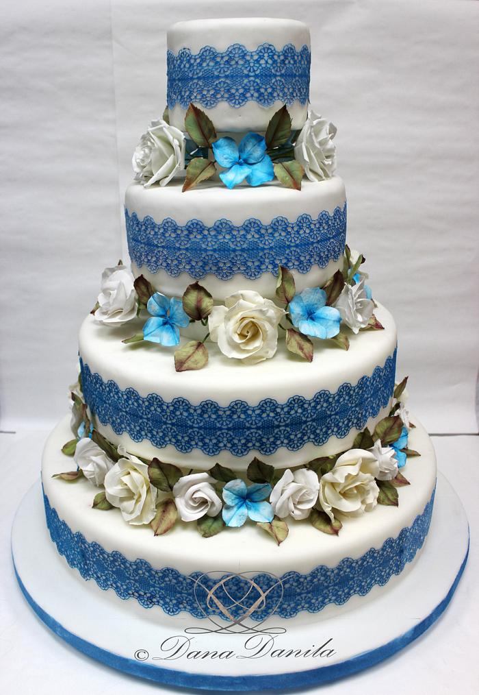A simple cake in white and blue