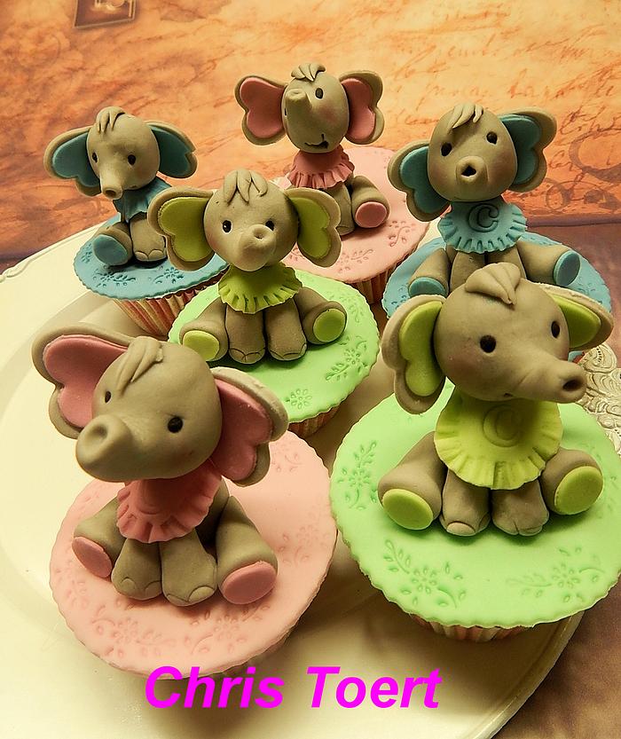 Babyshower cupcakes with elephant