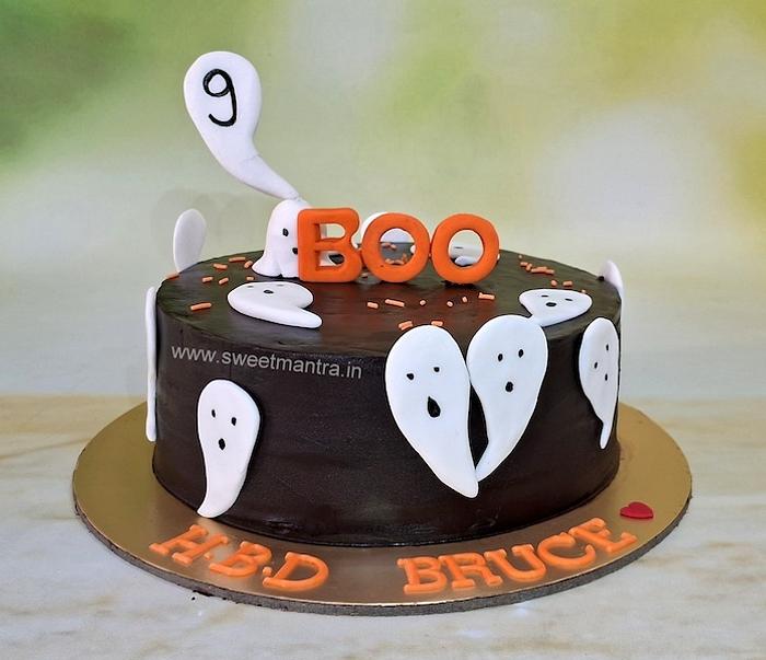 Spooky ghosts cake for kids