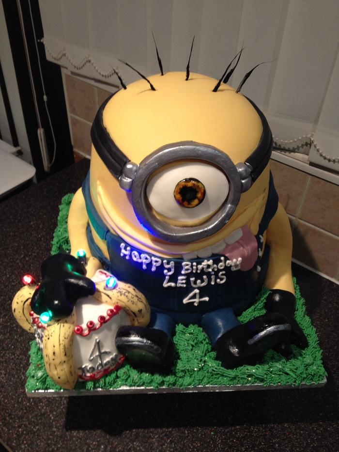 Minion cake think that's what there called 