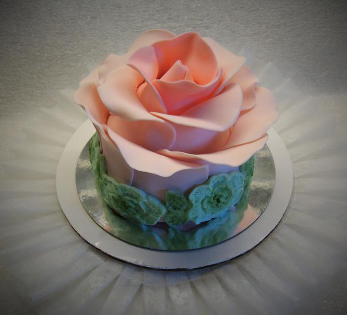 A Rose for a Rose - gift cake