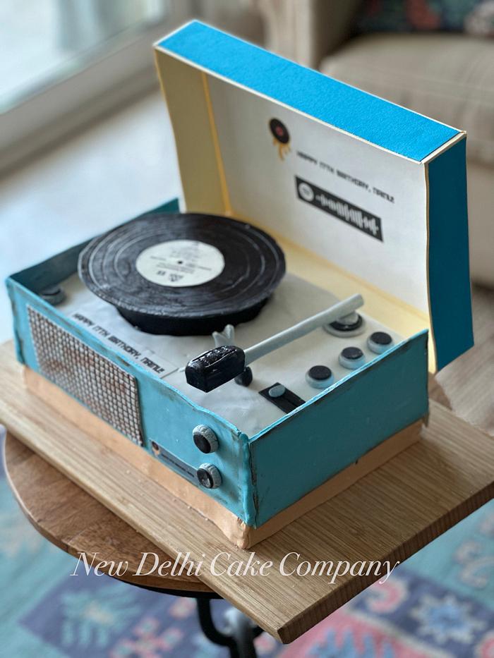 Turn table cake that plays music and rotates https://fb.watch/mT7u3Ncdil/