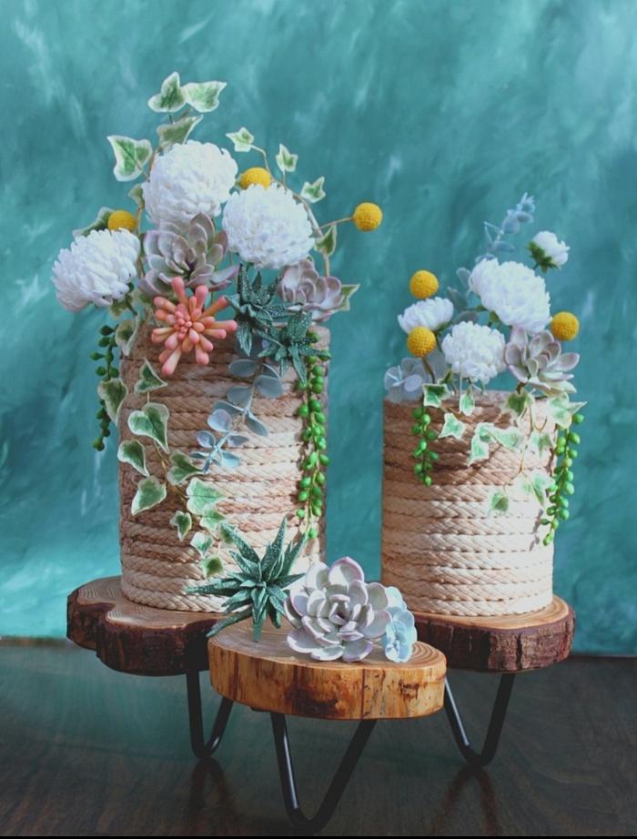 Edible basket cakes full of sugar flowers 