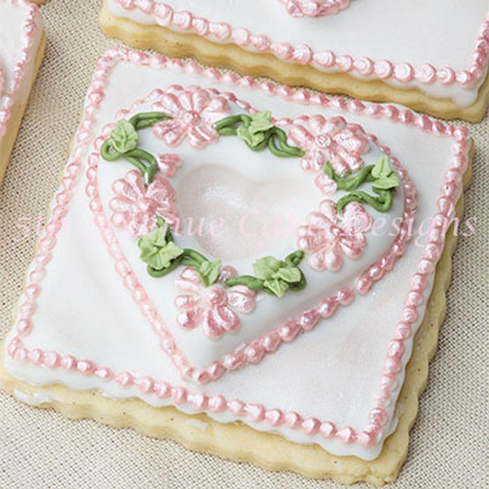 Open Tufted Garland Heart Cookie