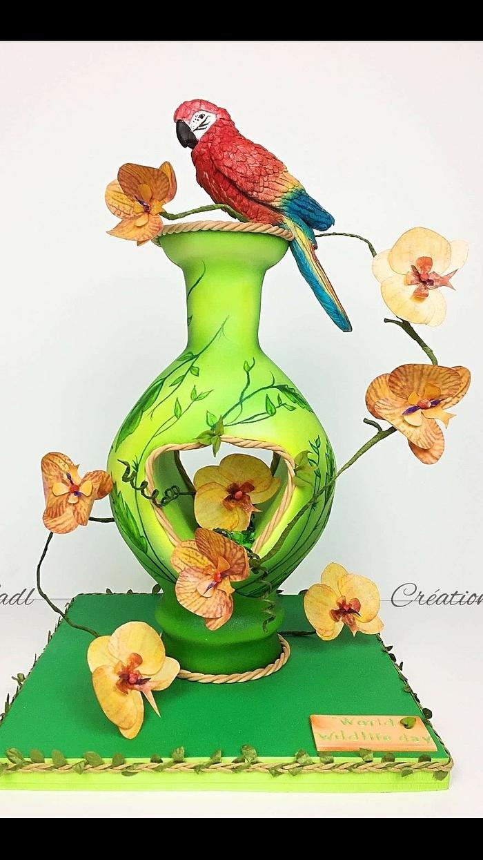 Vase cake parrot