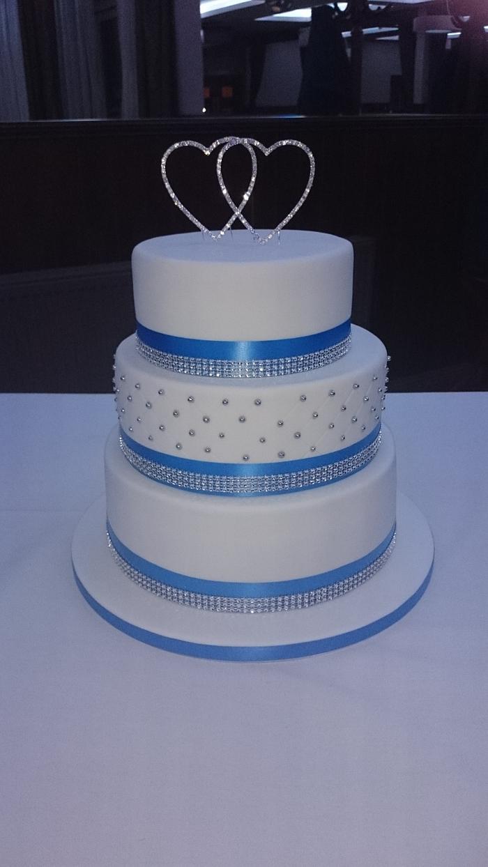 blue flowers on cake | Cool wedding cakes, Wedding cakes blue, Beautiful wedding  cakes