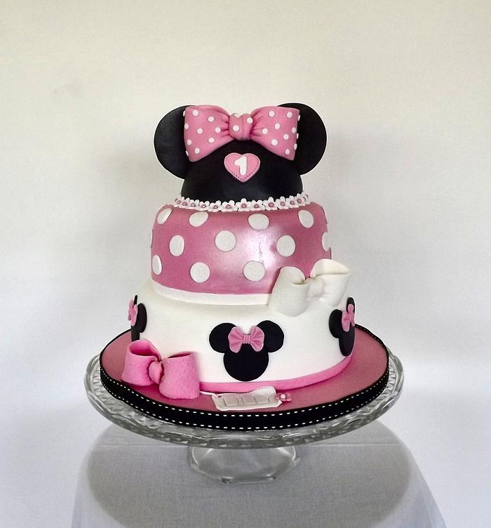 Minnie Mouse Cake :) x