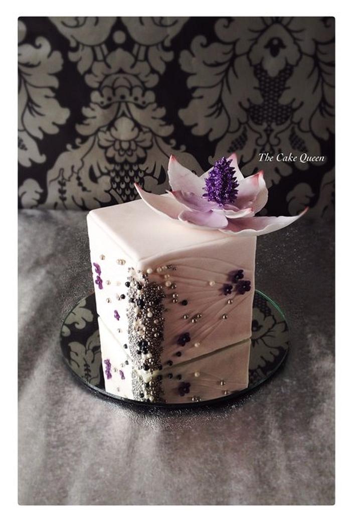 Mini square jewelry box cake 
