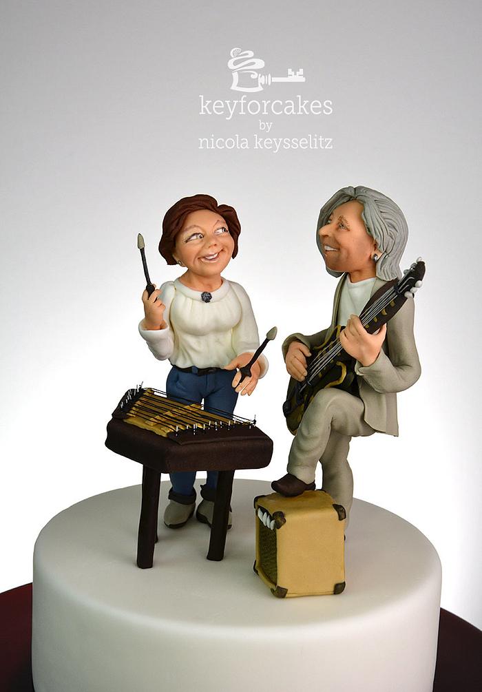 Cake topper for two musicians