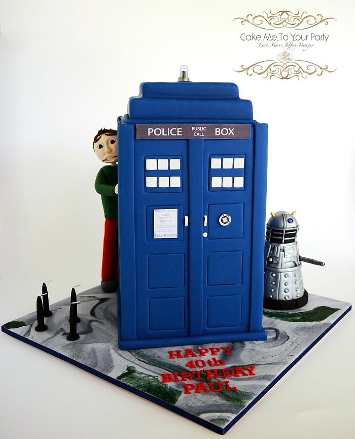 Dr Who Tardis and Darlek Cake