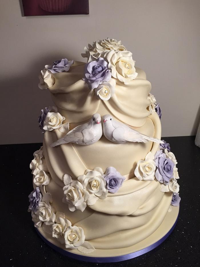 Roses and doves wedding cake 