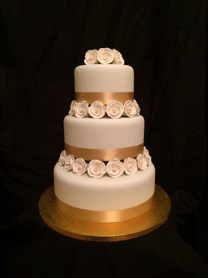 Simple roses wedding cake