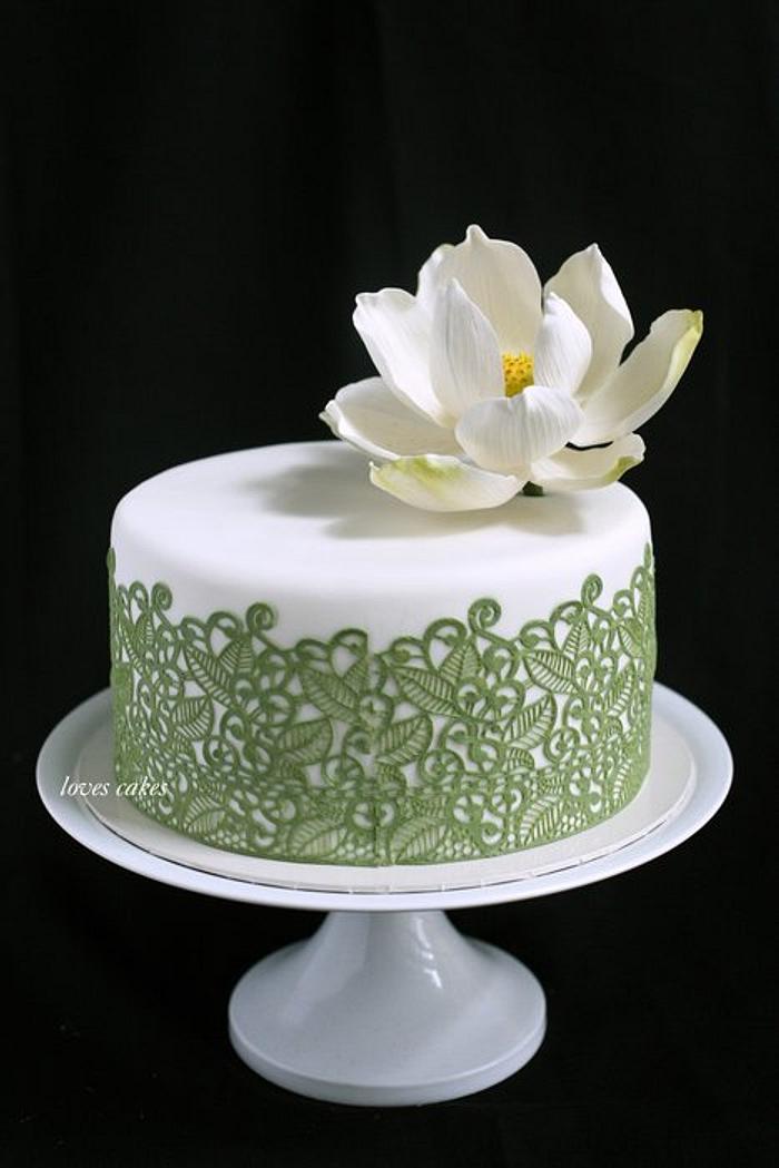 White lotus cake