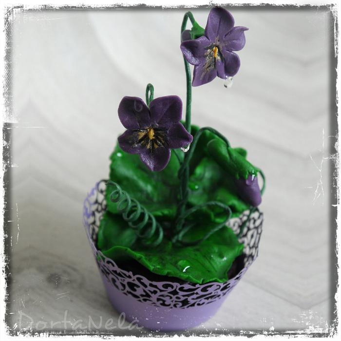 Cupcakes with Violets