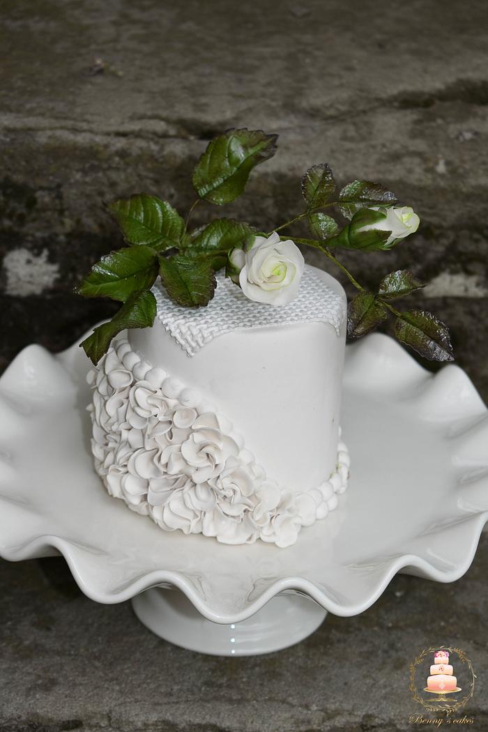 A mini cake in white