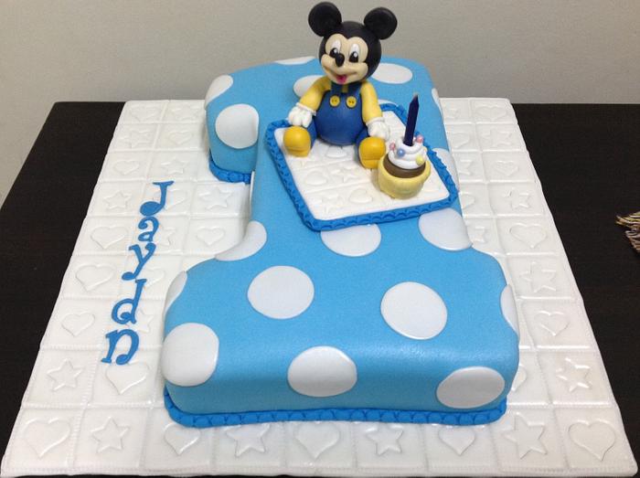 Minimalist Mickey Mouse Cake – Honeypeachsg Bakery