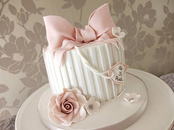 Pretty bow cake