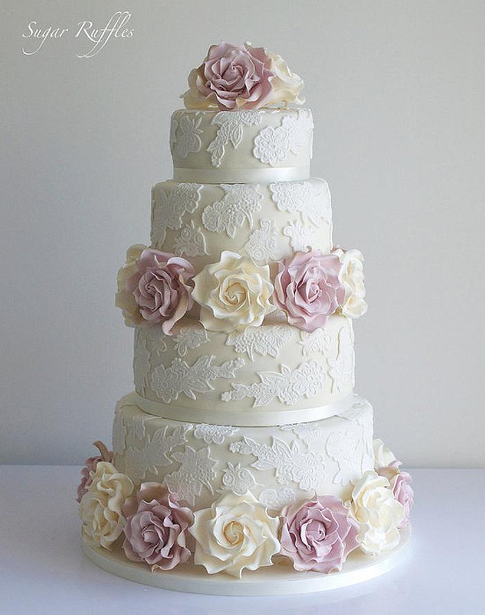 Lace wedding cake with cream & amnesia roses