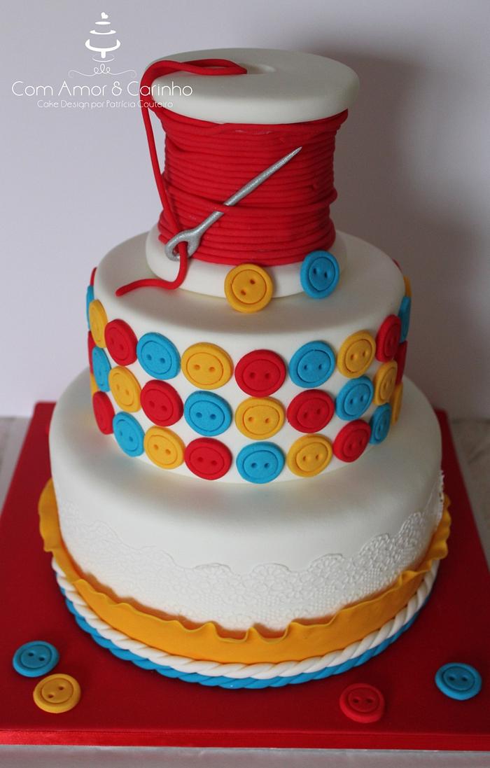 Creative Sewing - Decorated Cake by Com Amor & Carinho - CakesDecor