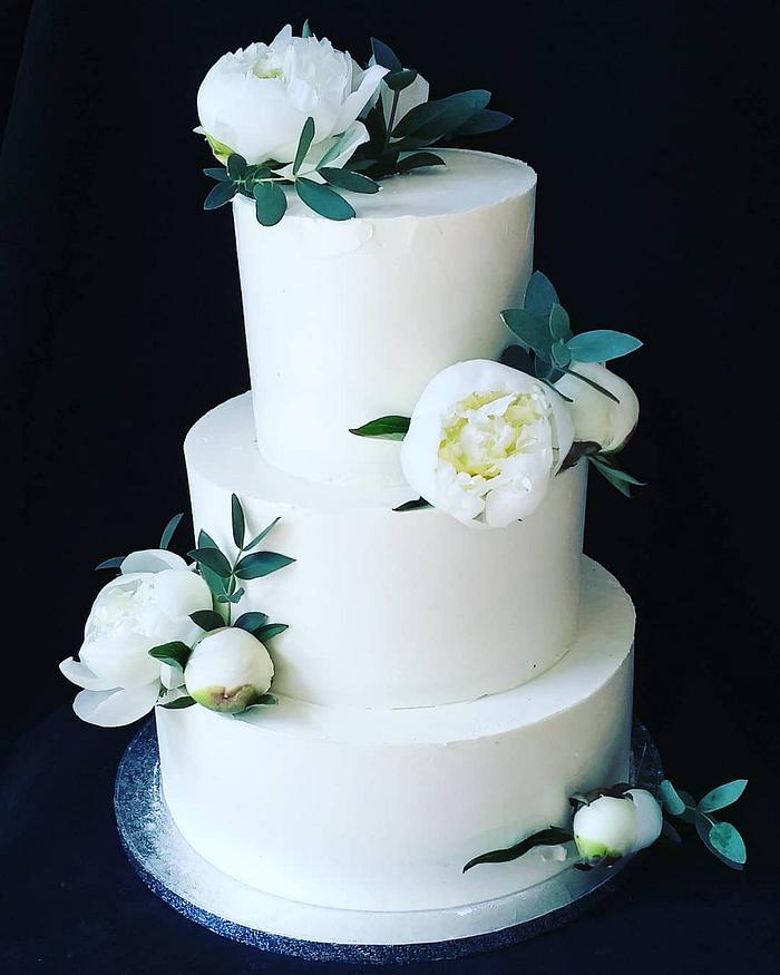 White wedding cake with peonies