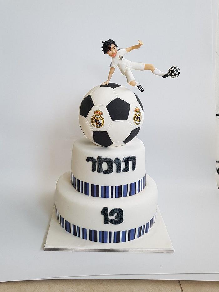 Football player gravity cake