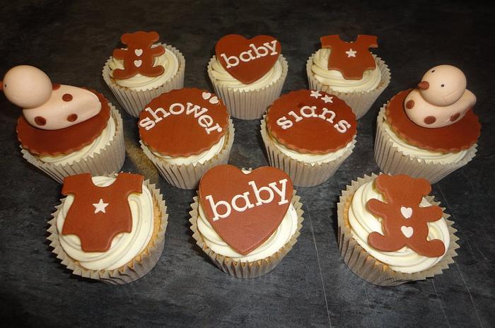 Neutral baby shower cupcakes