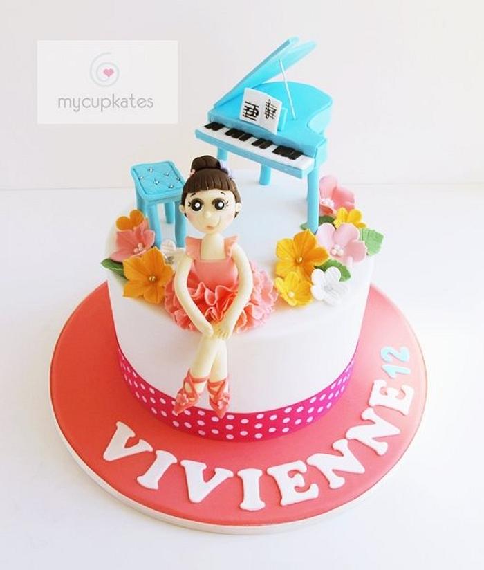 Ballerina&piano cake