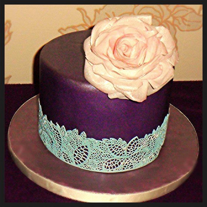 Wafer paper rose and cake lace