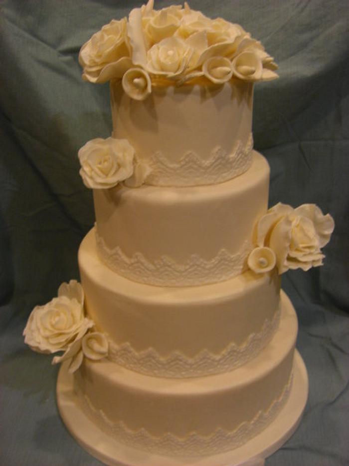 Ivory Roses - Decorated Cake by eperra1 - CakesDecor