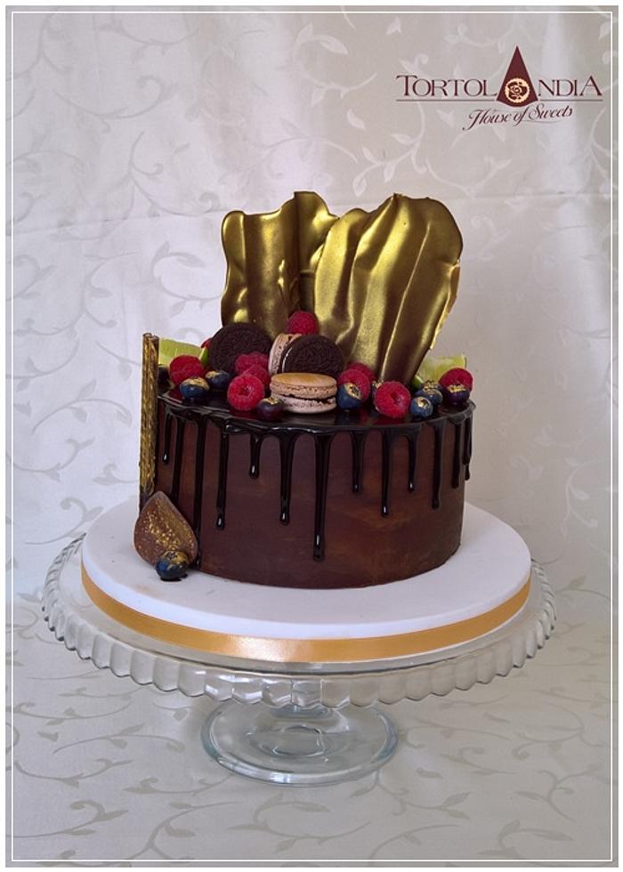 Drip cake & Gold chocolate pieces