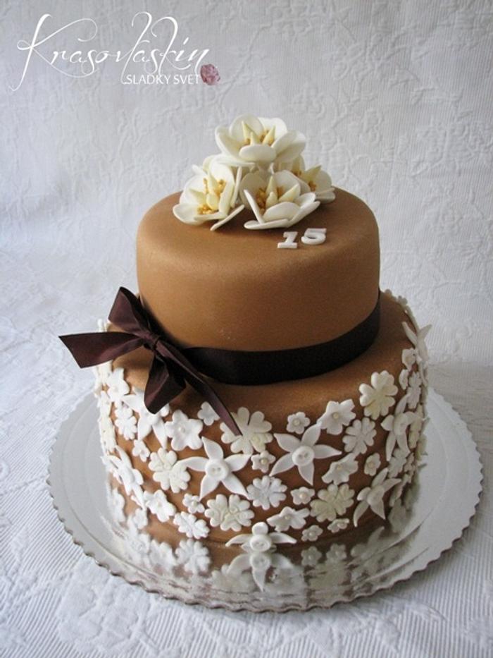 Braun-white flower cake