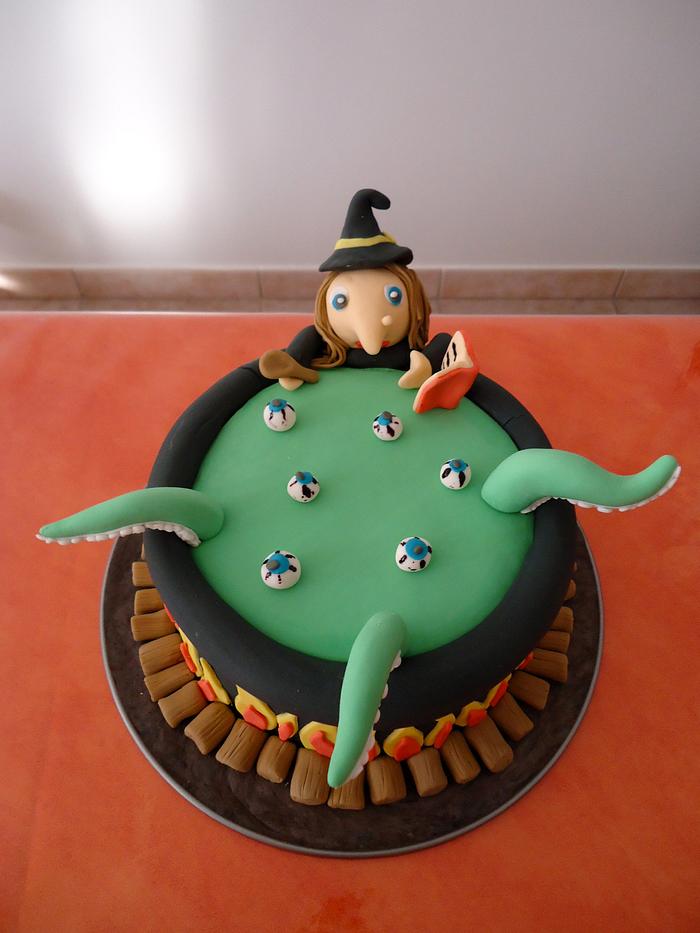 Cauldron & Witch cake