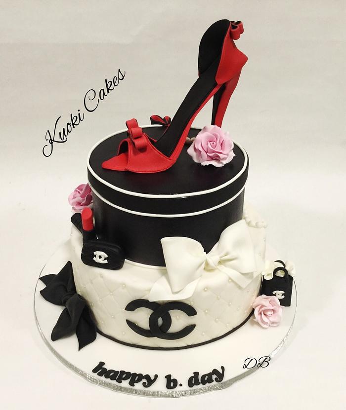 Glamour Cake Decorated Cake By Donatella Bussacchetti Cakesdecor