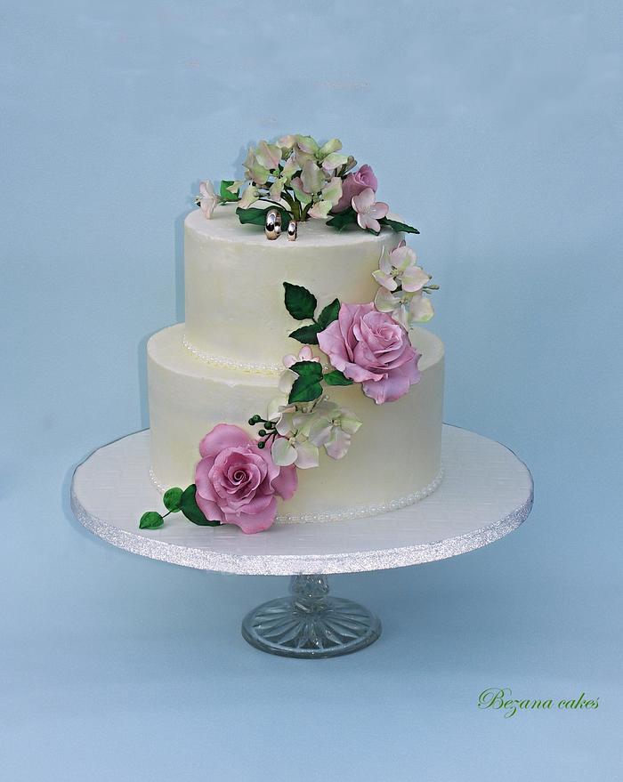 Small wedding cream cake