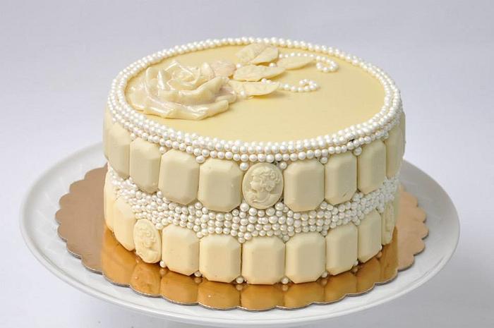 Pearl lady cake