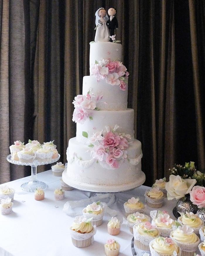 Pretty wedding cake 