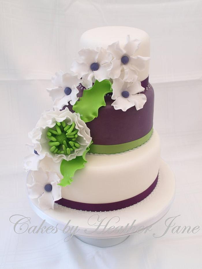 Spider flower wedding cake