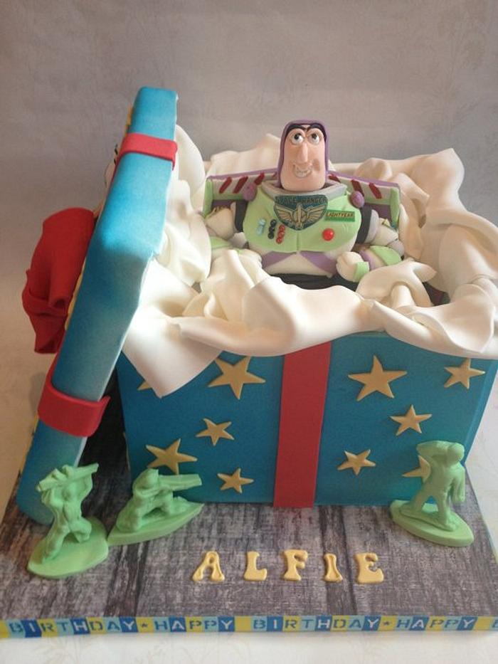 Buzz Lightyear present cake